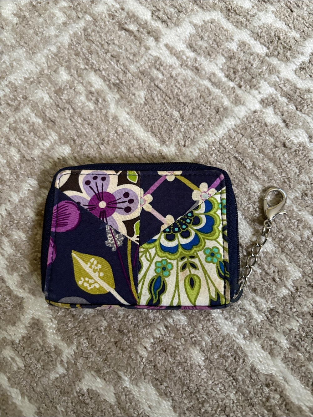 MARKDOWN Vera Bradley Navy Floral Zip Card Holder Keychain